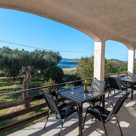 Beachfront Apartment Lostura Турань Экстерьер фото