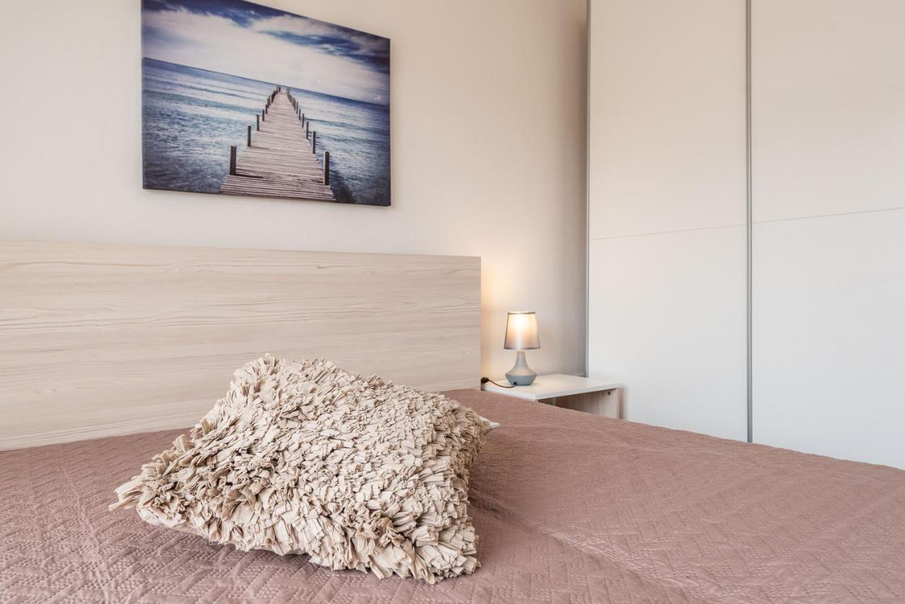 Beachfront Apartment Lostura Турань Экстерьер фото