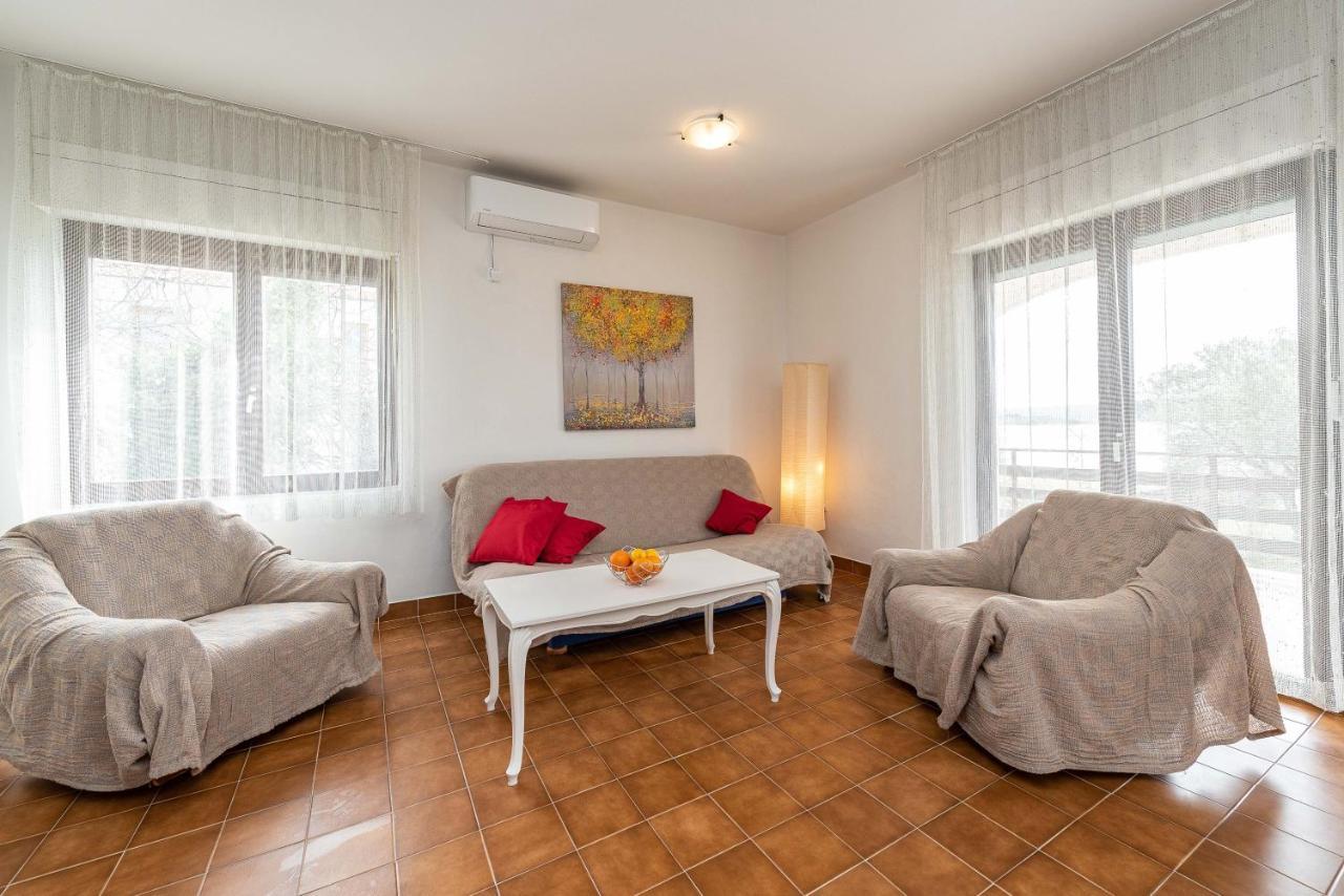 Beachfront Apartment Lostura Турань Экстерьер фото