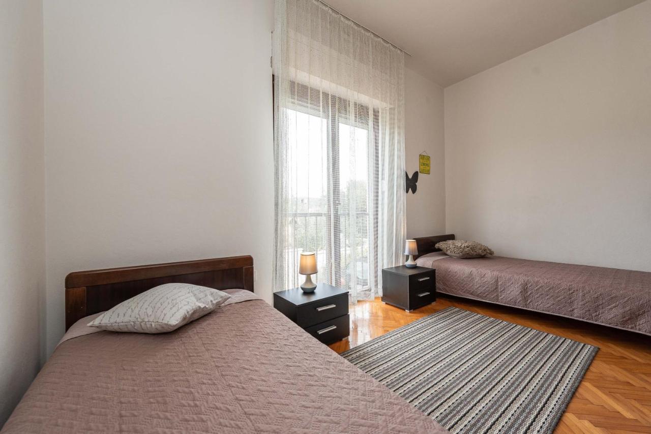Beachfront Apartment Lostura Турань Экстерьер фото