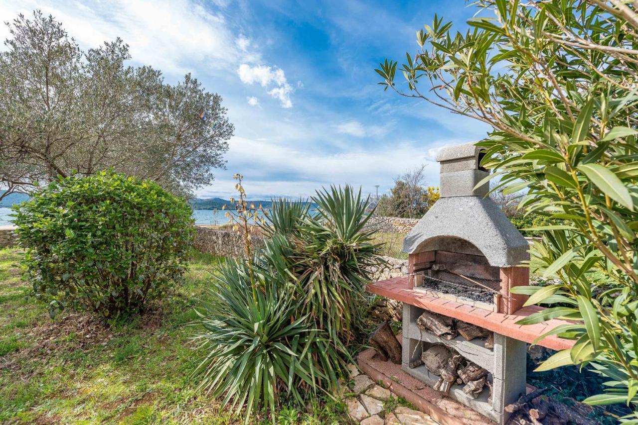 Beachfront Apartment Lostura Турань Экстерьер фото
